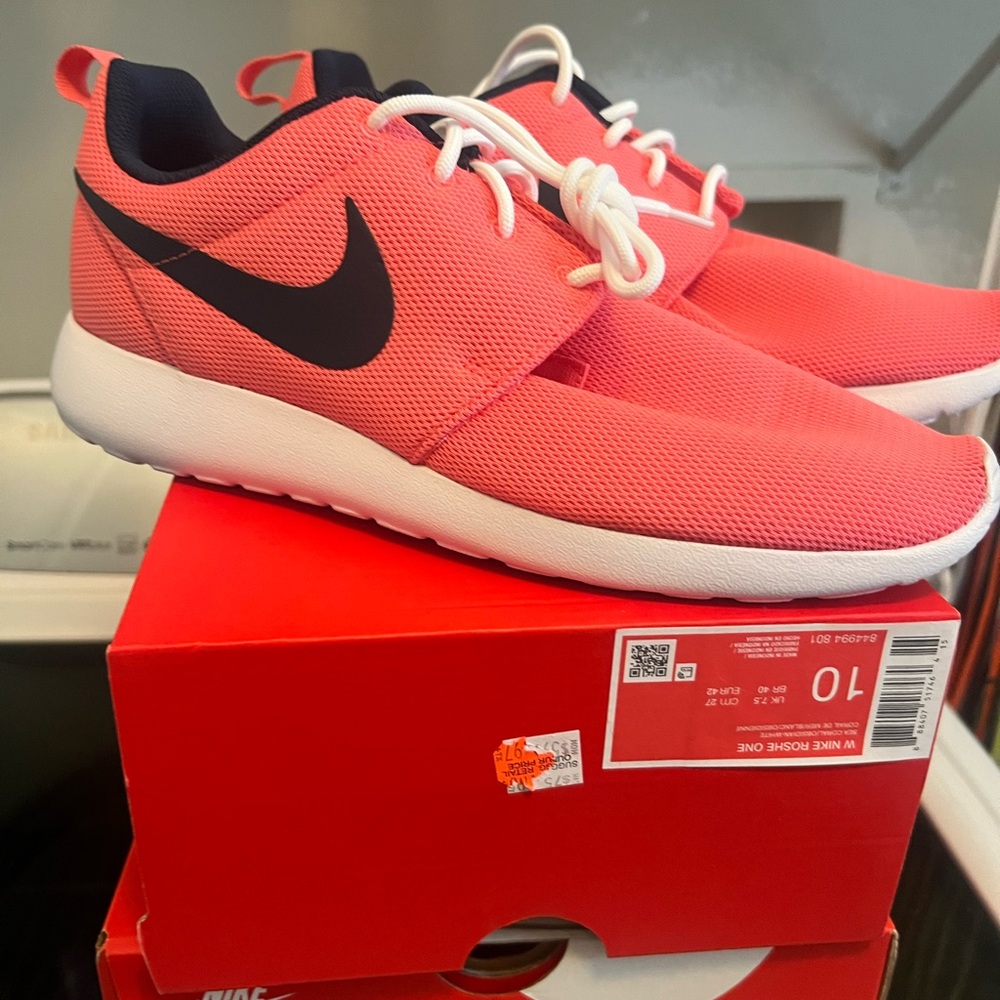 Nike Roshe One , new, never worn , sea coral & obsidian blue , WMNS 10